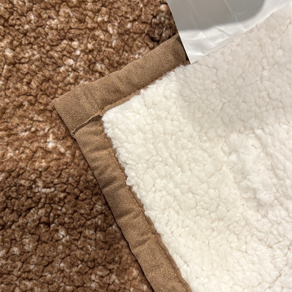 BearPaw Brown Sherpa Throw - Picture 2 of 2